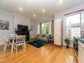 Beautiful Clapham Art Apartment